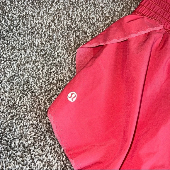Lululemon Free Spirit Short Size 10 - Picture 4 of 6